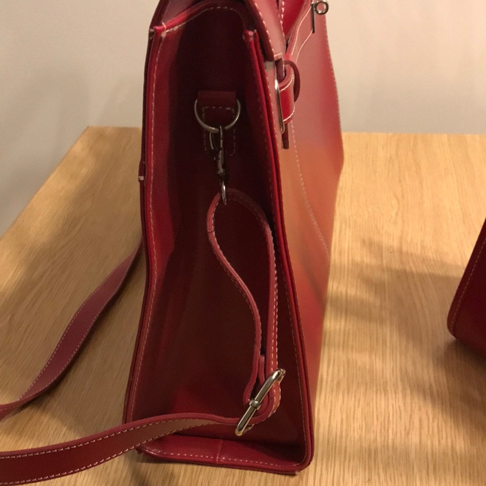 Elegant Red Handbag Set - Picture 3 of 11